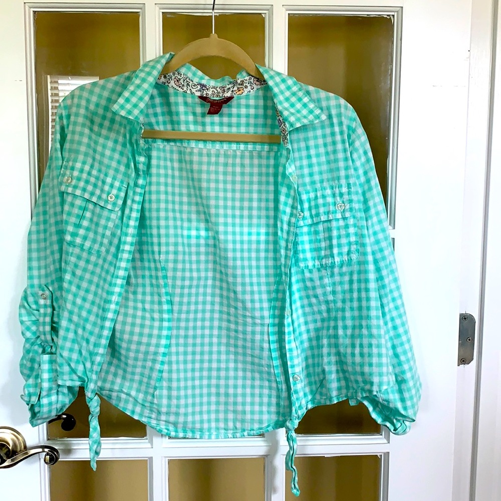 Arizona shirt size Junior’s 20 plus, color Green